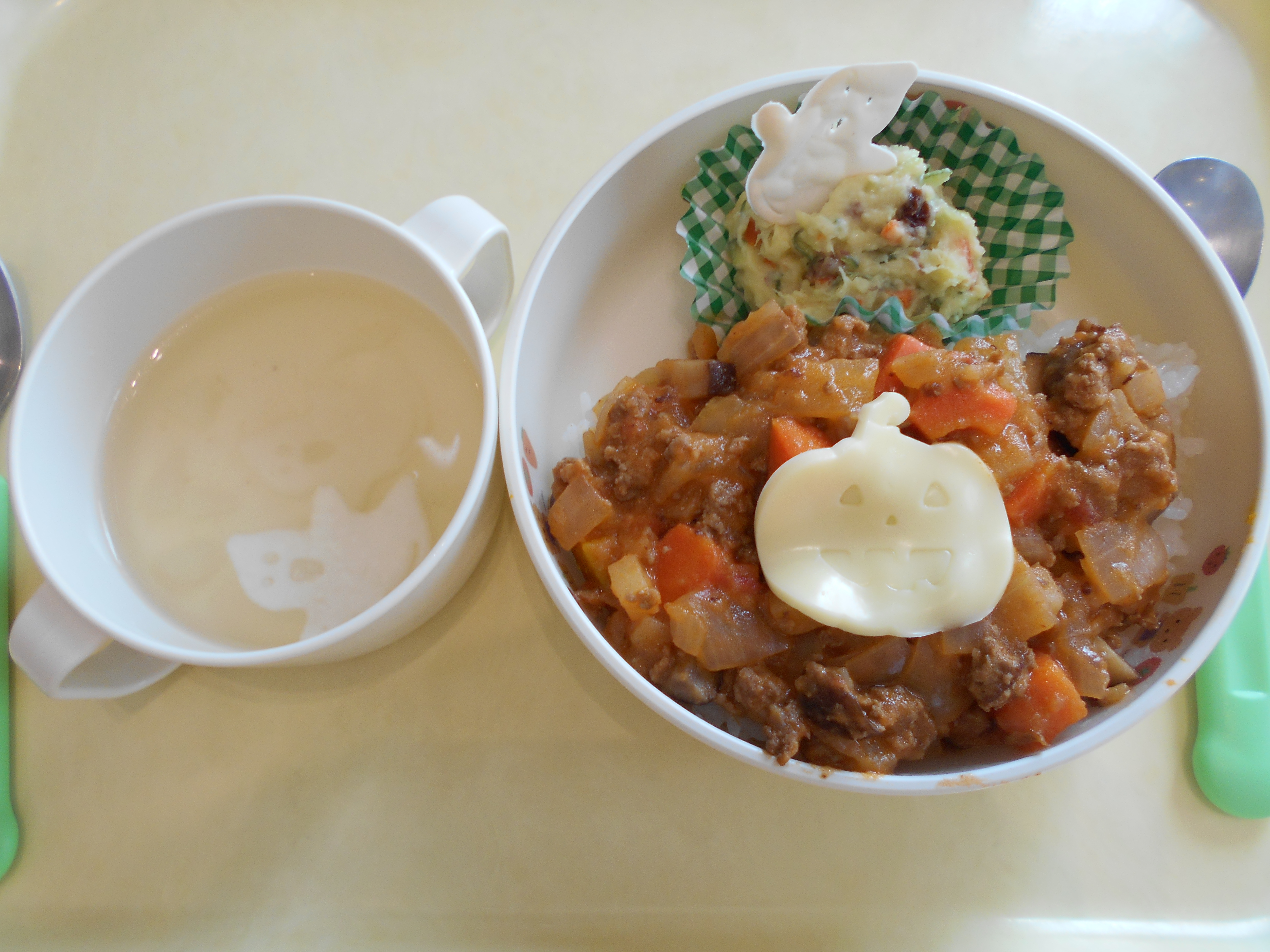 ハロウィーンランチ☆ハロウィーンキーマカレーとさつまいもサラダとかぶのスープ