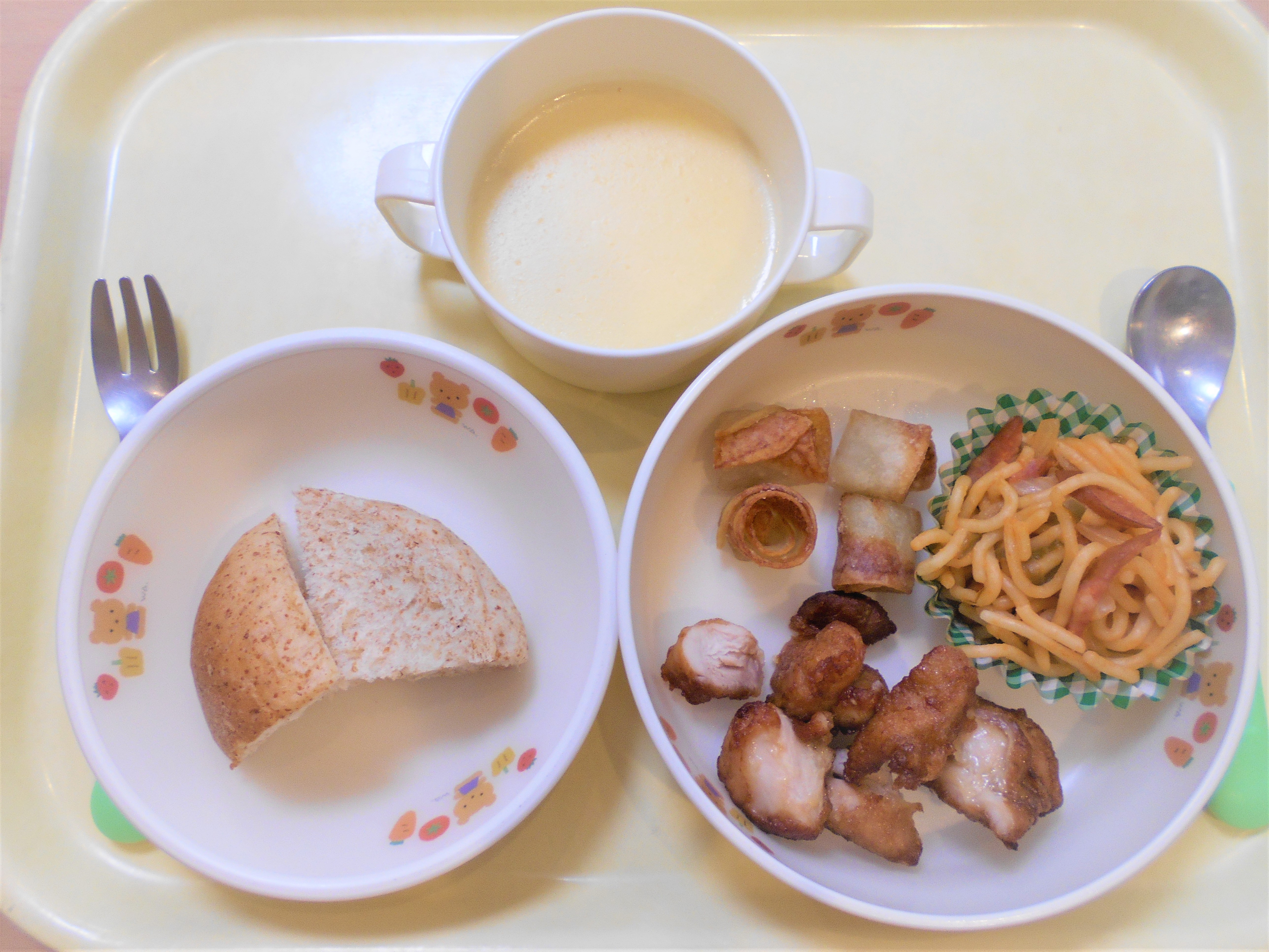 クリスマスプレート☆から揚げとスパゲッティとポテトフライとコーンスープとハイガパン
